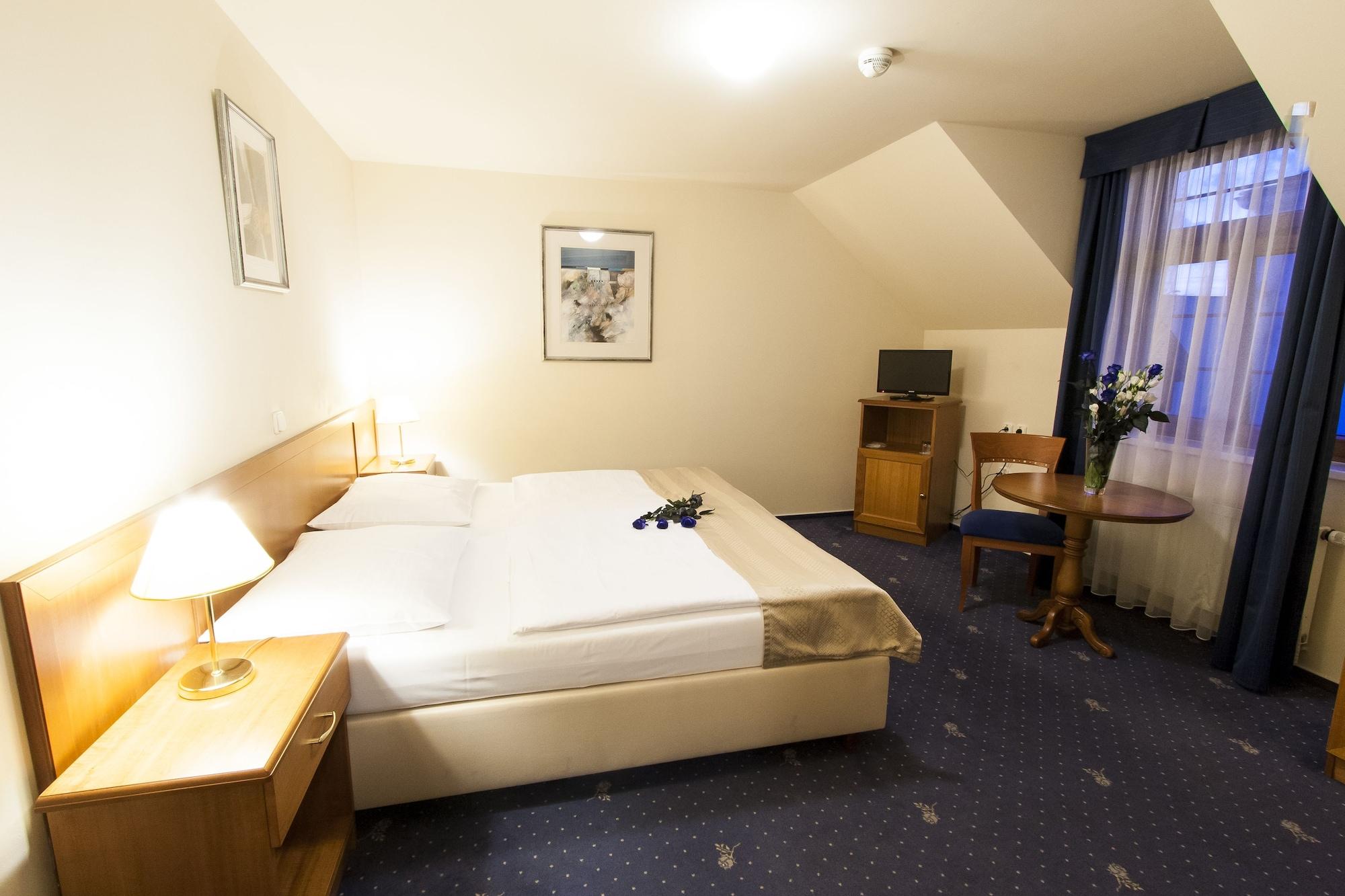 The Botanist Aparthotel Prague Exterior photo