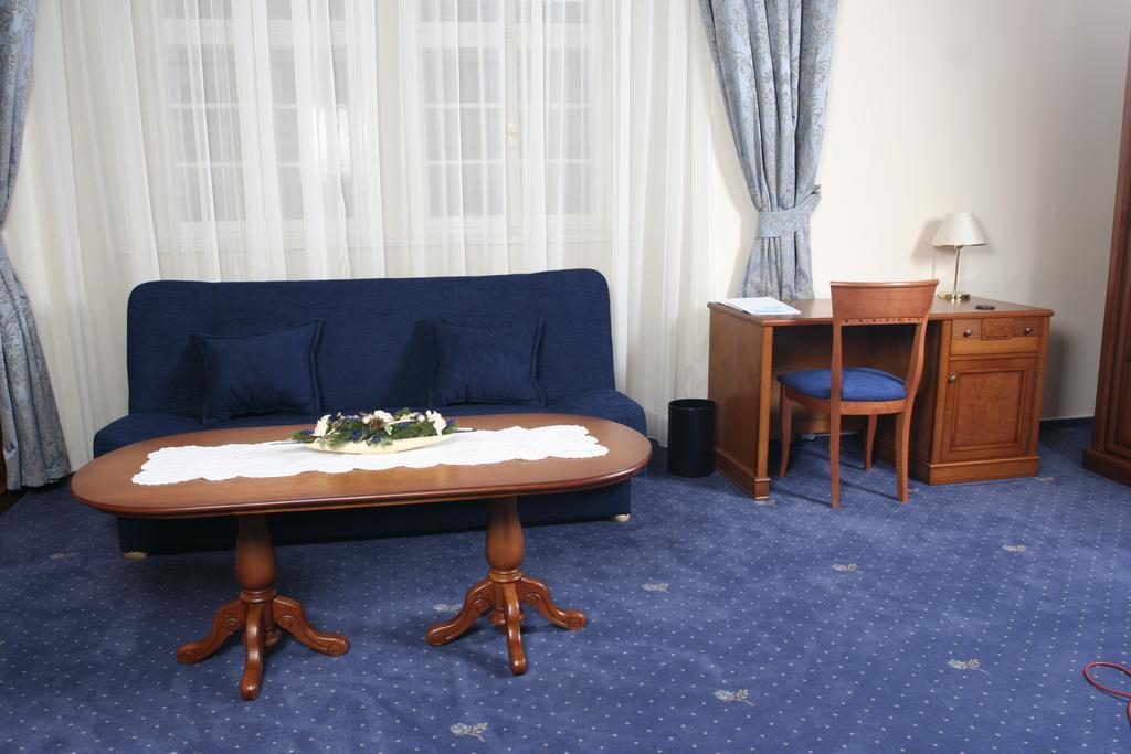 The Botanist Aparthotel Prague Room photo