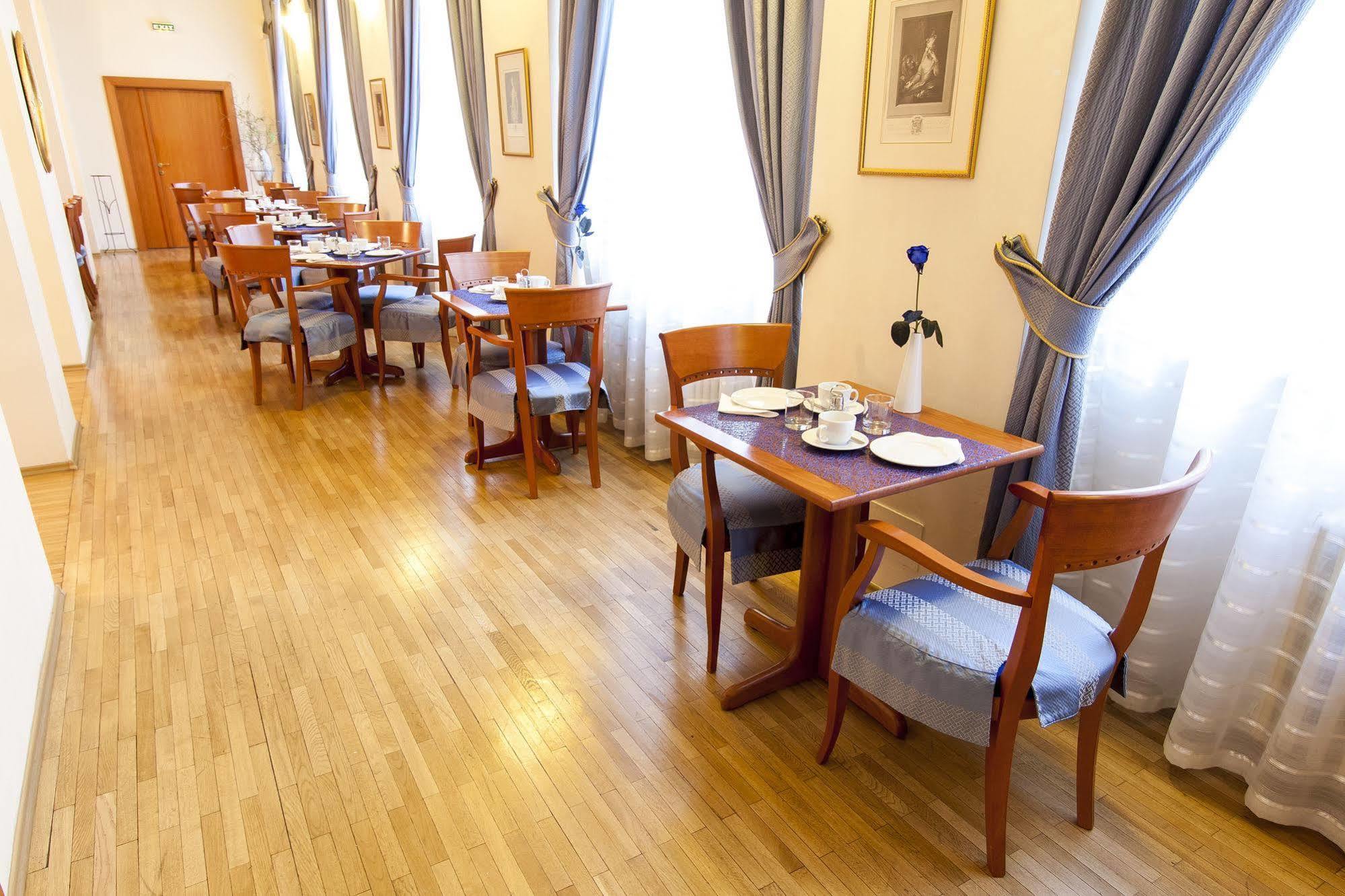 The Botanist Aparthotel Prague Exterior photo