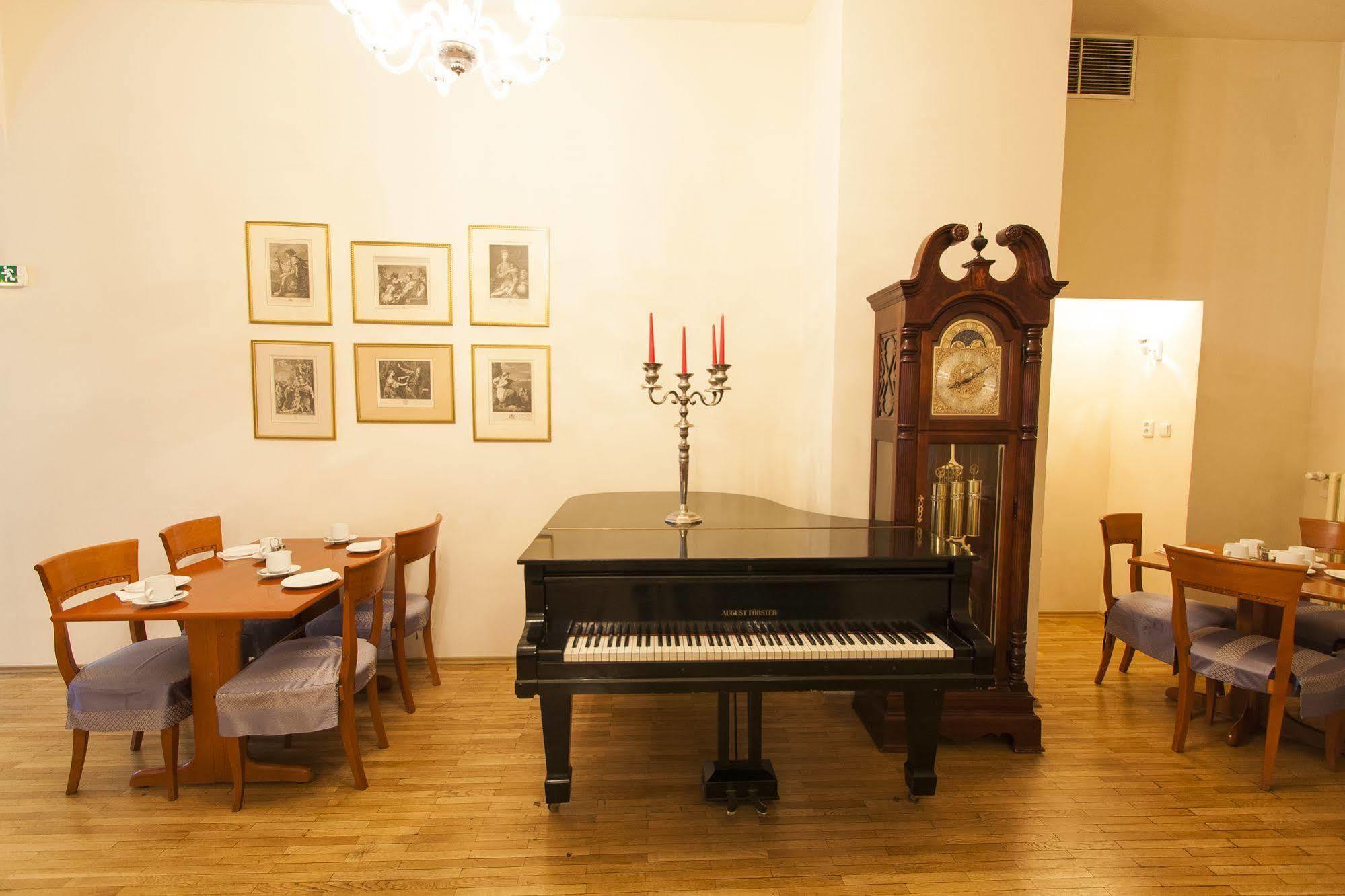The Botanist Aparthotel Prague Exterior photo