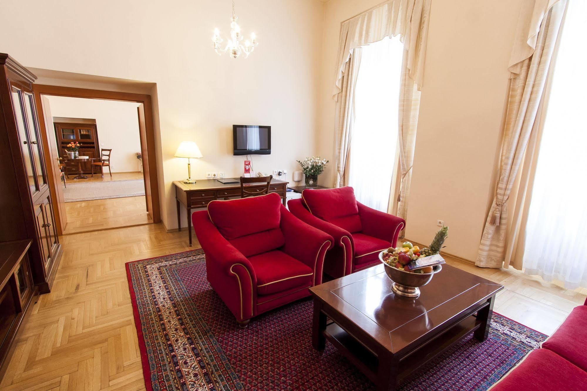 The Botanist Aparthotel Prague Exterior photo